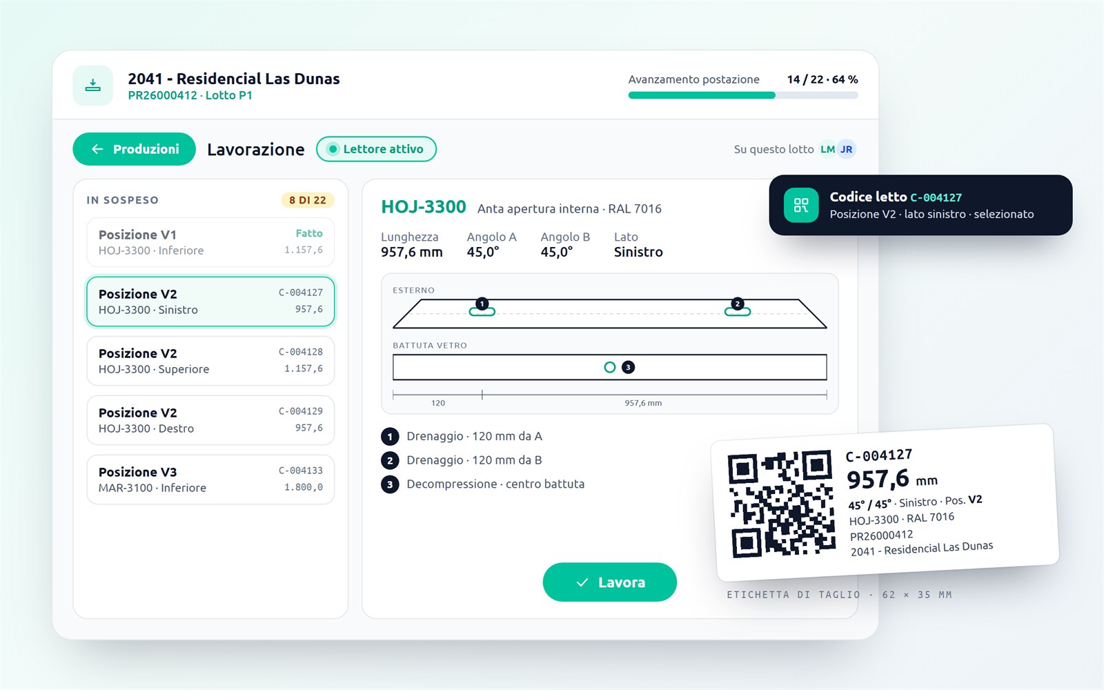 Postazione Lavorazione di Nexus con il lettore attivo: leggendo il codice C-004127 si seleziona il taglio, con lo schema della barra e le lavorazioni numerate, accanto alla etichetta di taglio con QR